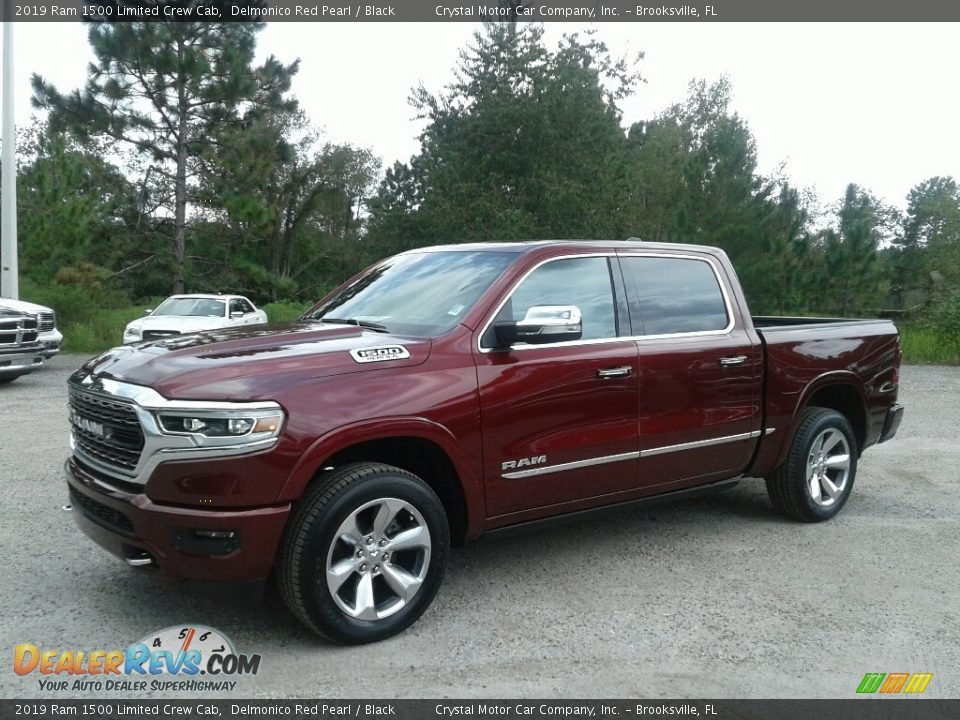 Front 3/4 View of 2019 Ram 1500 Limited Crew Cab Photo #1