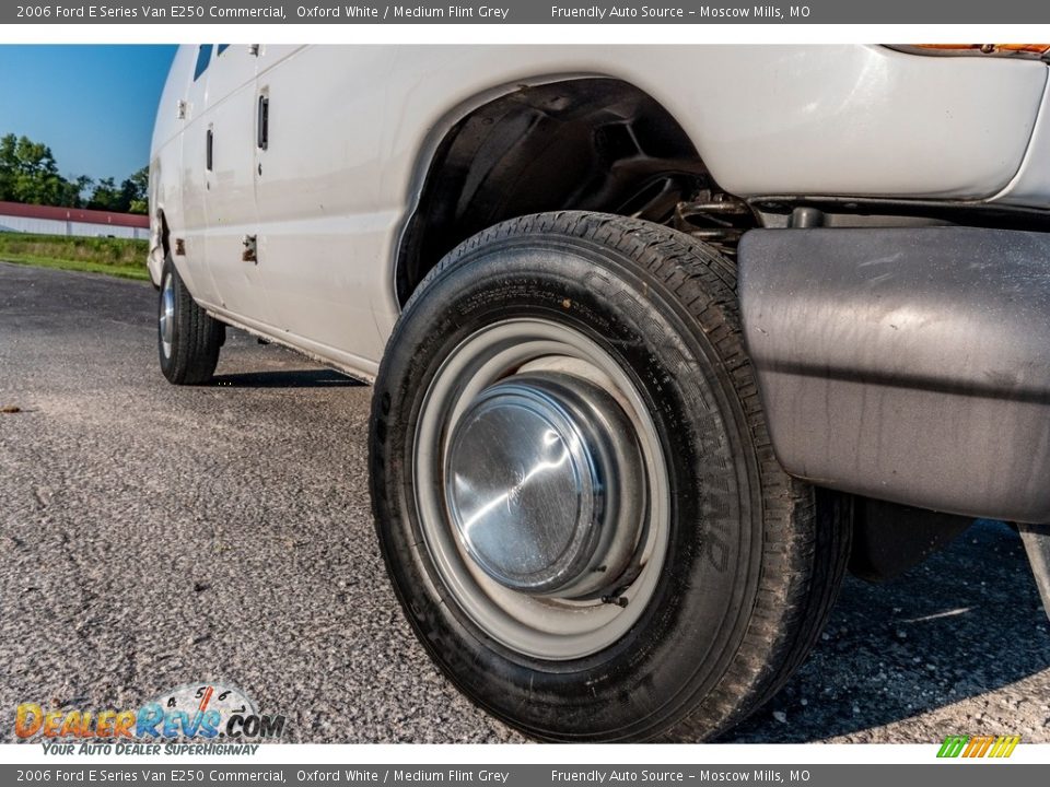 2006 Ford E Series Van E250 Commercial Oxford White / Medium Flint Grey Photo #2