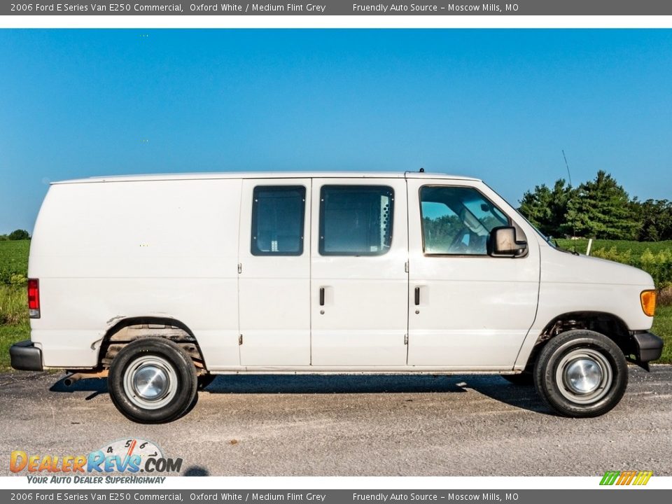 2006 Ford E Series Van E250 Commercial Oxford White / Medium Flint Grey Photo #3