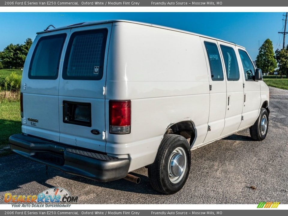 2006 Ford E Series Van E250 Commercial Oxford White / Medium Flint Grey Photo #4