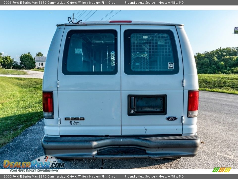 2006 Ford E Series Van E250 Commercial Oxford White / Medium Flint Grey Photo #5