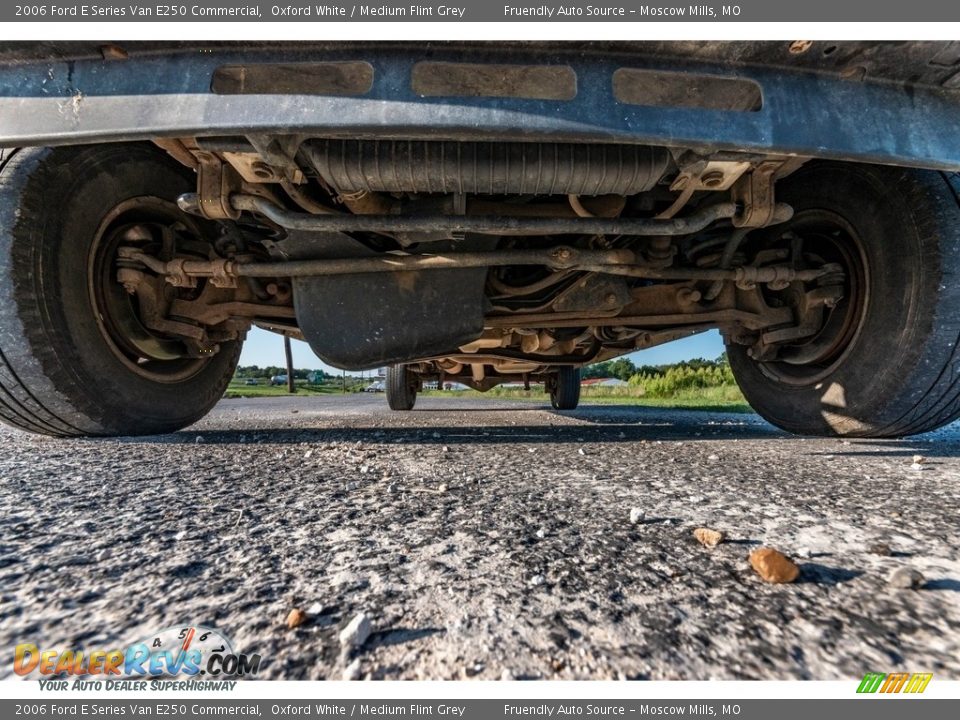 2006 Ford E Series Van E250 Commercial Oxford White / Medium Flint Grey Photo #9
