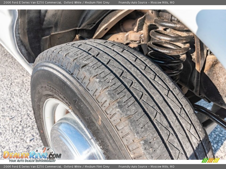 2006 Ford E Series Van E250 Commercial Oxford White / Medium Flint Grey Photo #10