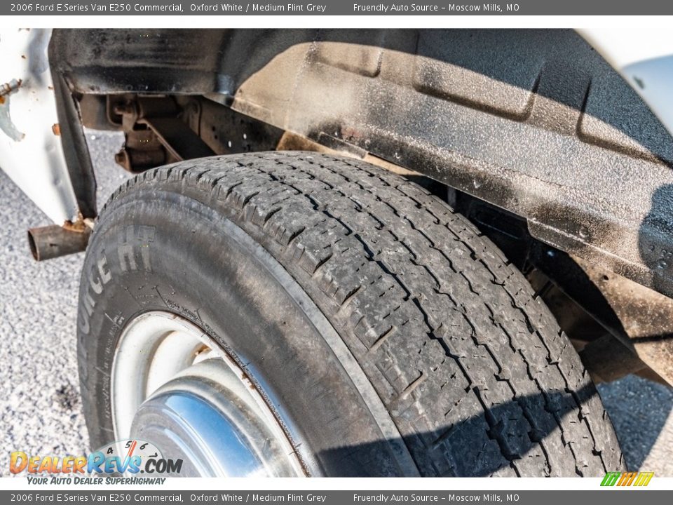 2006 Ford E Series Van E250 Commercial Oxford White / Medium Flint Grey Photo #11