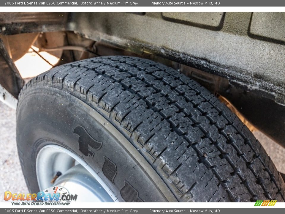 2006 Ford E Series Van E250 Commercial Oxford White / Medium Flint Grey Photo #13