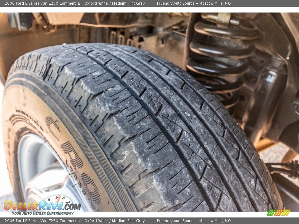 2006 Ford E Series Van E250 Commercial Oxford White / Medium Flint Grey Photo #14