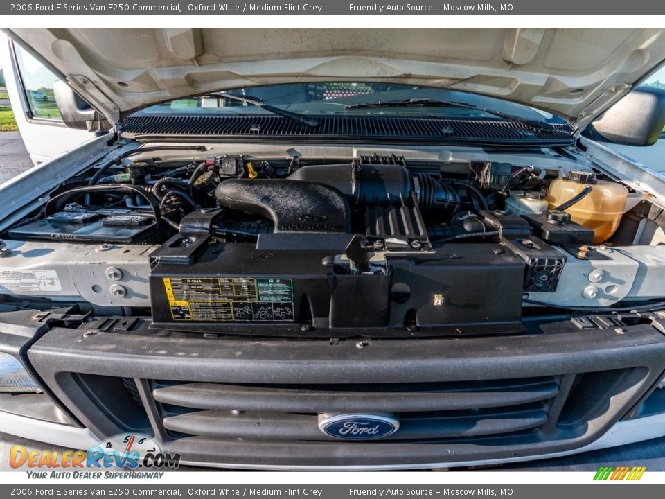 2006 Ford E Series Van E250 Commercial Oxford White / Medium Flint Grey Photo #15
