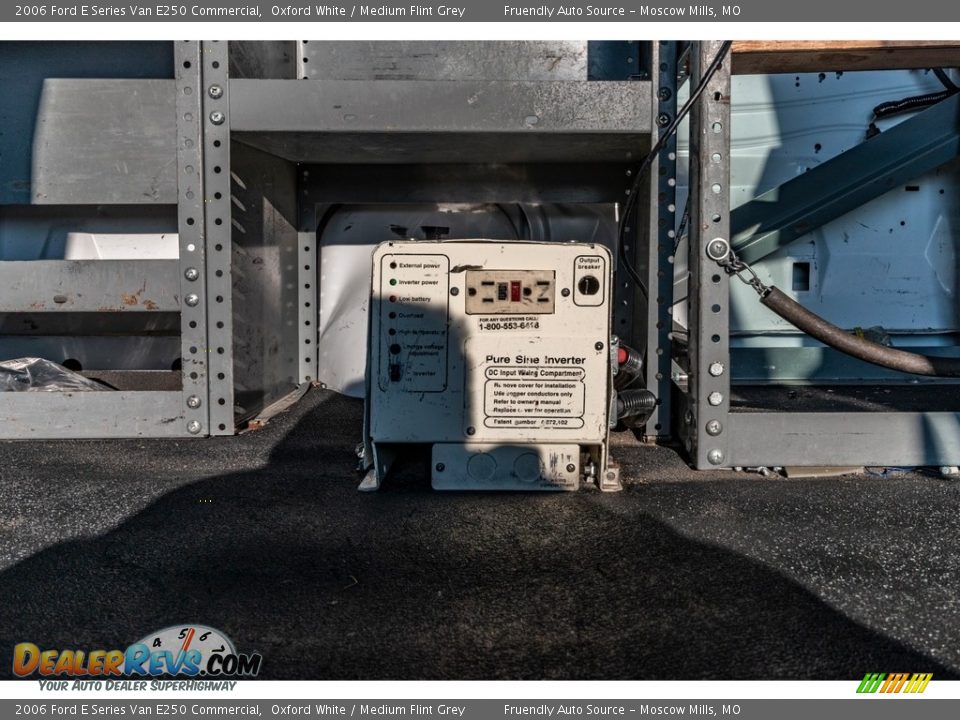 2006 Ford E Series Van E250 Commercial Oxford White / Medium Flint Grey Photo #18