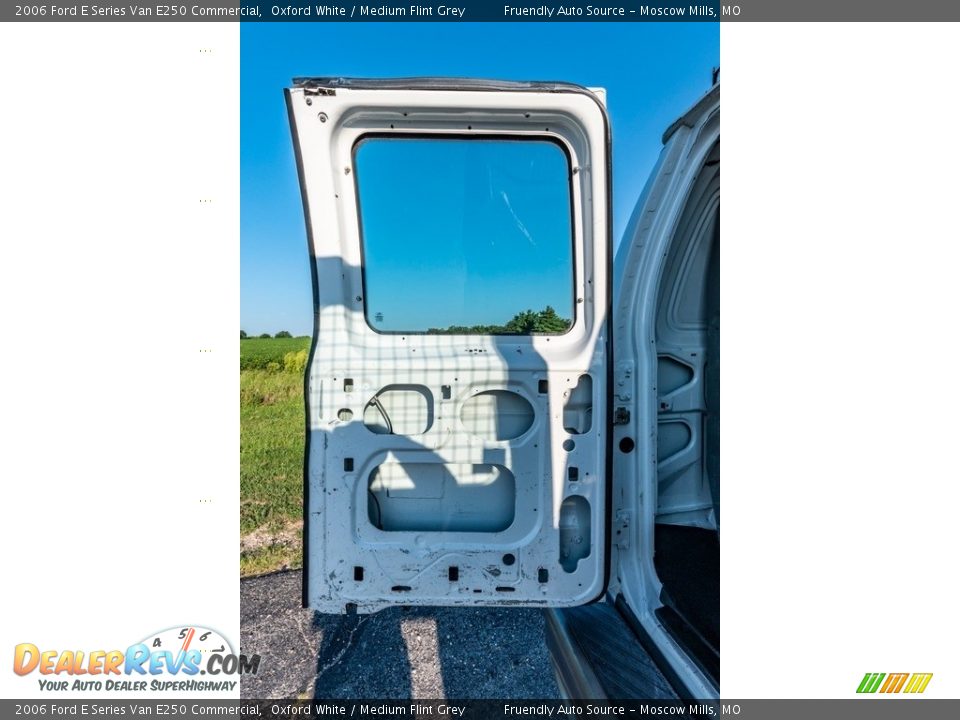 2006 Ford E Series Van E250 Commercial Oxford White / Medium Flint Grey Photo #22