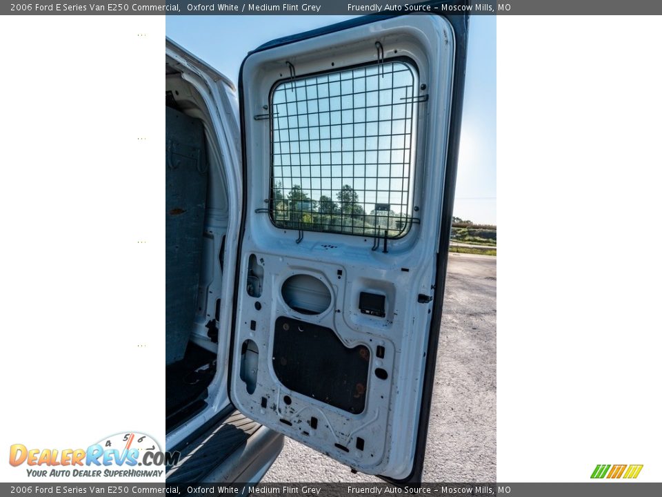 2006 Ford E Series Van E250 Commercial Oxford White / Medium Flint Grey Photo #23