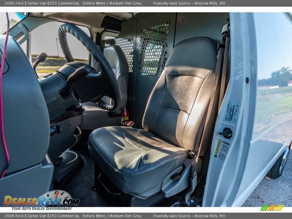 2006 Ford E Series Van E250 Commercial Oxford White / Medium Flint Grey Photo #24