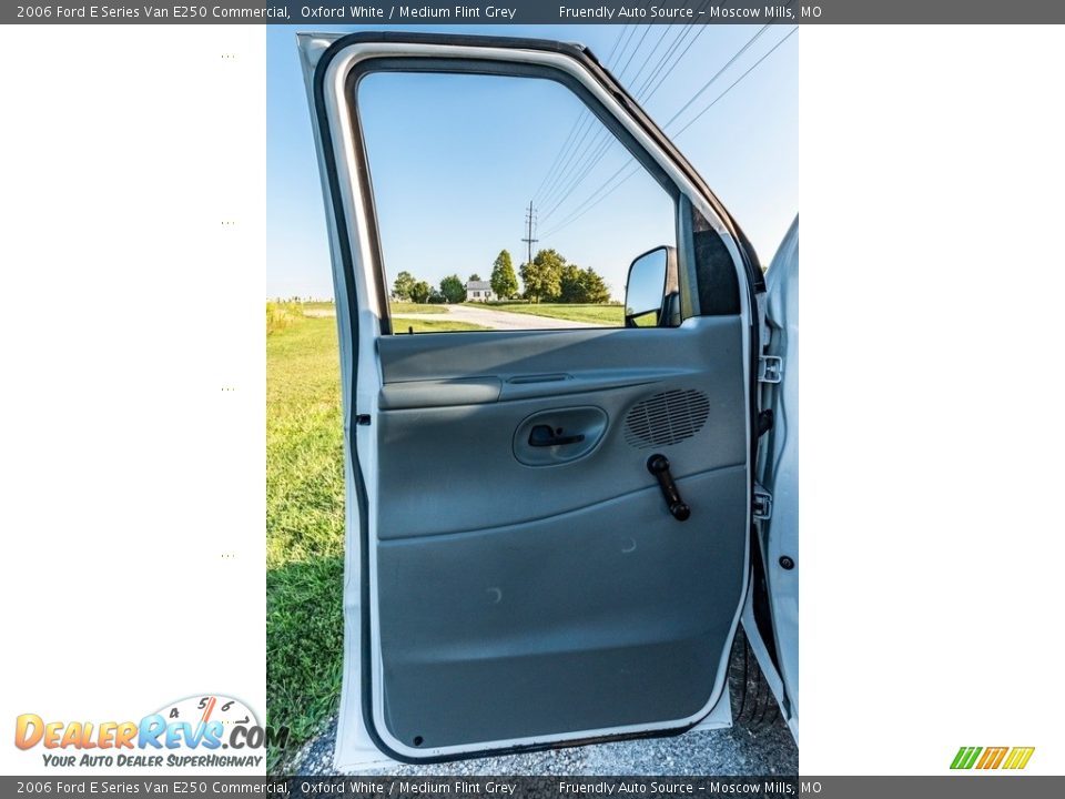 2006 Ford E Series Van E250 Commercial Oxford White / Medium Flint Grey Photo #27