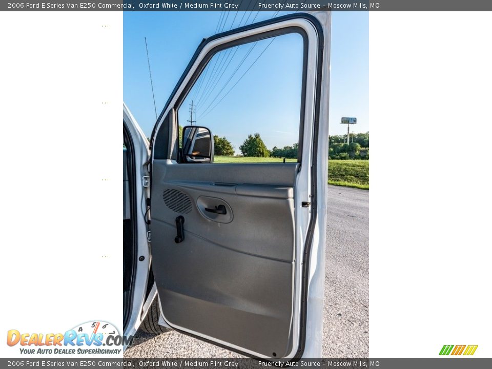 2006 Ford E Series Van E250 Commercial Oxford White / Medium Flint Grey Photo #31