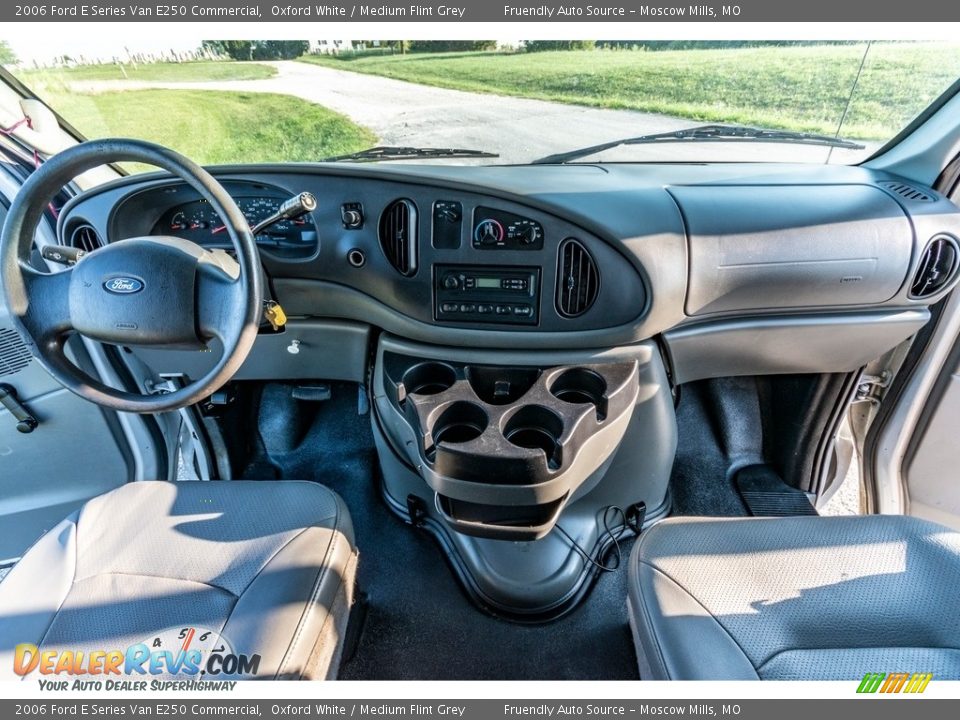 2006 Ford E Series Van E250 Commercial Oxford White / Medium Flint Grey Photo #32