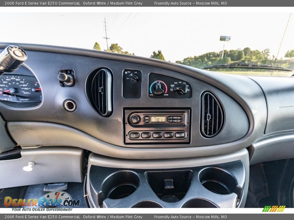 2006 Ford E Series Van E250 Commercial Oxford White / Medium Flint Grey Photo #33