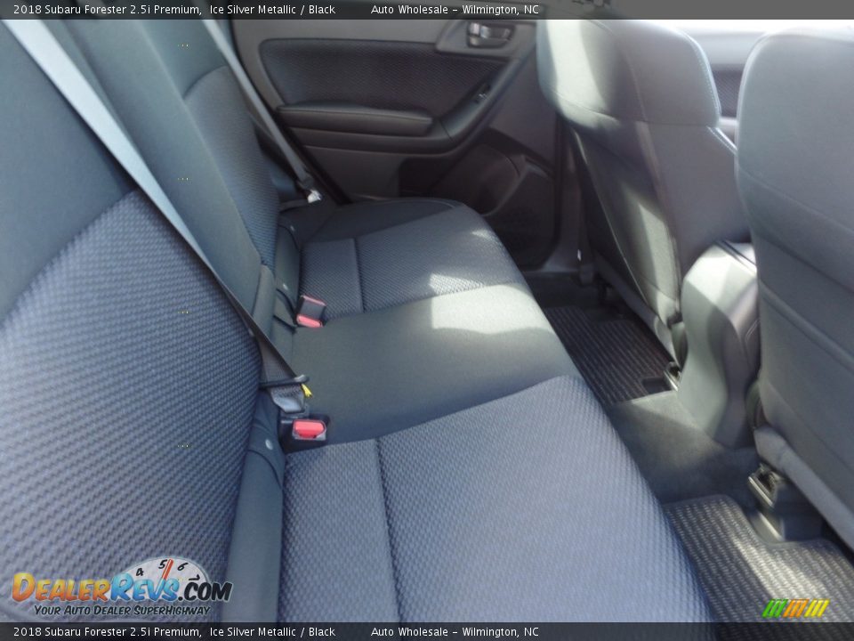 2018 Subaru Forester 2.5i Premium Ice Silver Metallic / Black Photo #14