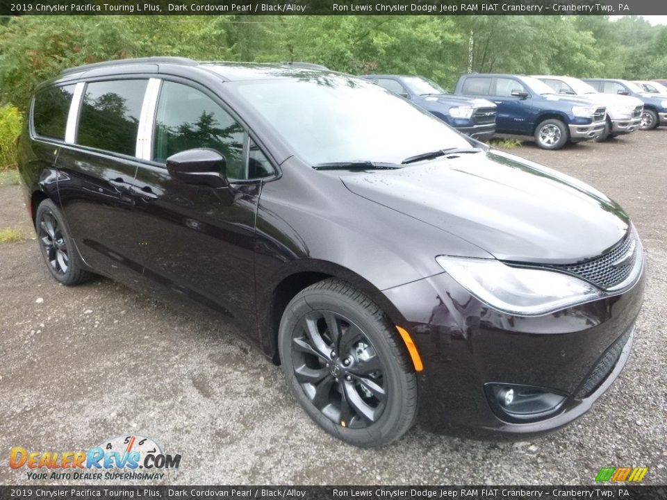 Front 3/4 View of 2019 Chrysler Pacifica Touring L Plus Photo #7