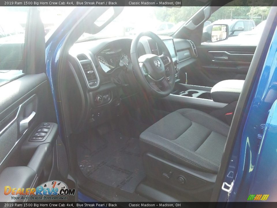 2019 Ram 1500 Big Horn Crew Cab 4x4 Blue Streak Pearl / Black Photo #4