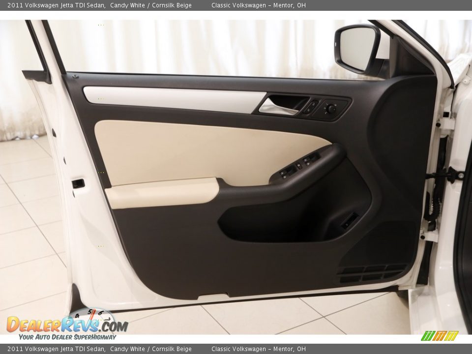 2011 Volkswagen Jetta TDI Sedan Candy White / Cornsilk Beige Photo #4