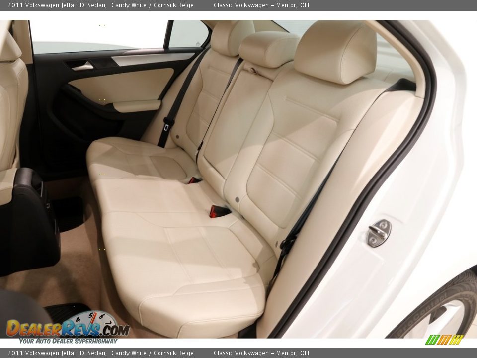 2011 Volkswagen Jetta TDI Sedan Candy White / Cornsilk Beige Photo #17