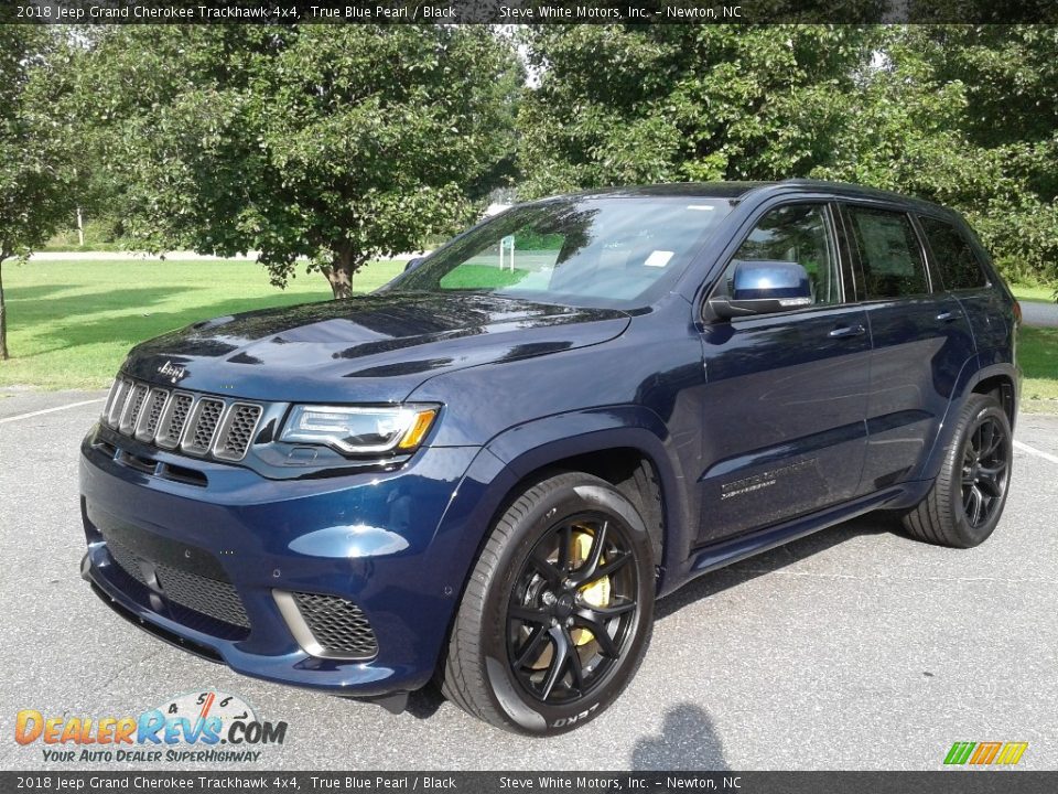 Front 3/4 View of 2018 Jeep Grand Cherokee Trackhawk 4x4 Photo #2