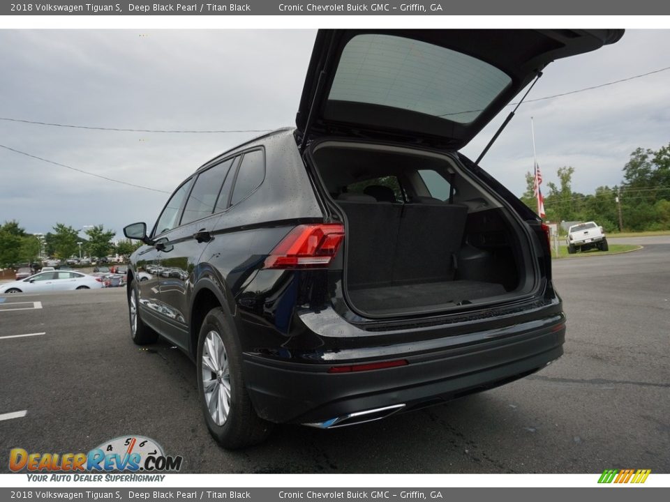 2018 Volkswagen Tiguan S Deep Black Pearl / Titan Black Photo #16