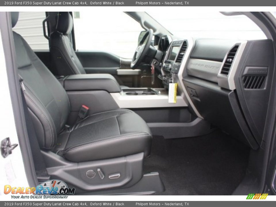 Front Seat of 2019 Ford F350 Super Duty Lariat Crew Cab 4x4 Photo #31