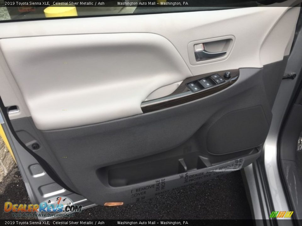 2019 Toyota Sienna XLE Celestial Silver Metallic / Ash Photo #9
