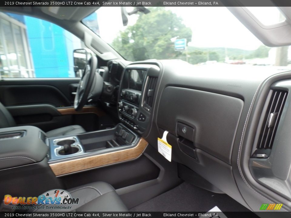 2019 Chevrolet Silverado 3500HD LTZ Crew Cab 4x4 Silver Ice Metallic / Jet Black Photo #20