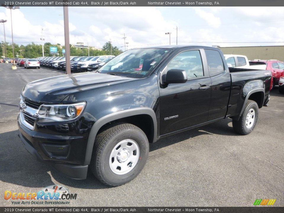 Front 3/4 View of 2019 Chevrolet Colorado WT Extended Cab 4x4 Photo #1