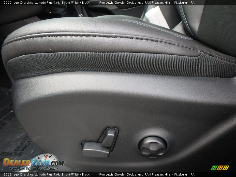 2019 Jeep Cherokee Latitude Plus 4x4 Bright White / Black Photo #15