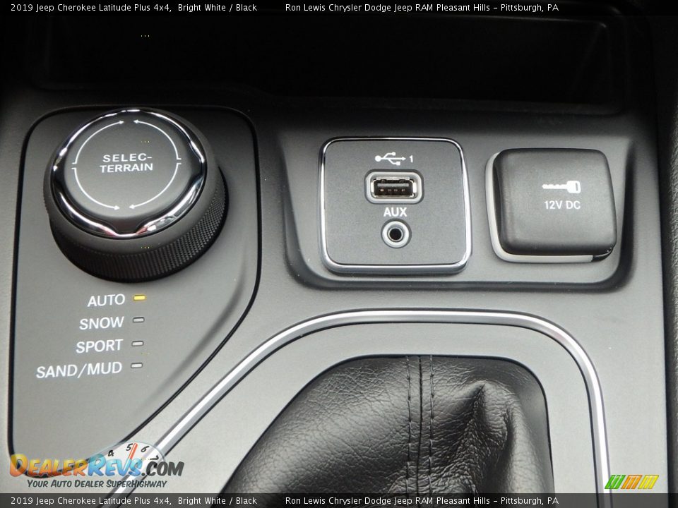 2019 Jeep Cherokee Latitude Plus 4x4 Bright White / Black Photo #18