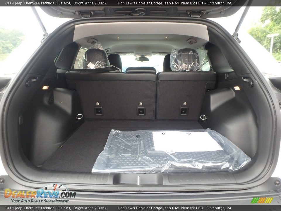 2019 Jeep Cherokee Latitude Plus 4x4 Bright White / Black Photo #20