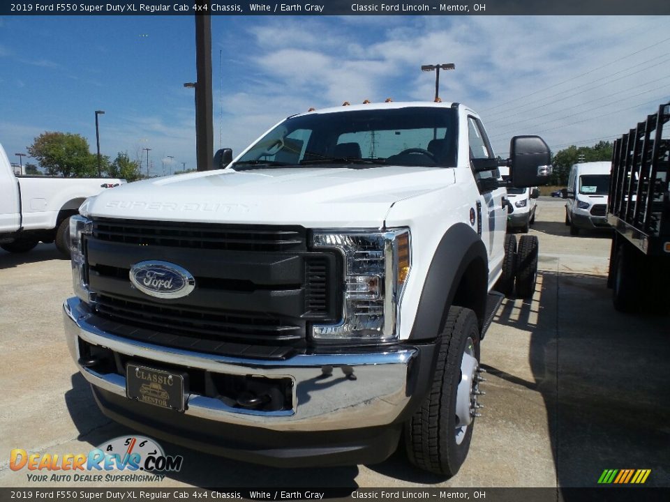 2019 Ford F550 Super Duty XL Regular Cab 4x4 Chassis White / Earth Gray Photo #1