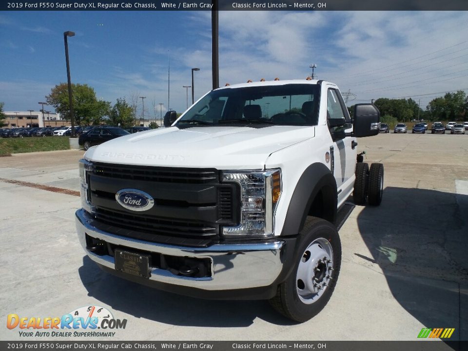 2019 Ford F550 Super Duty XL Regular Cab Chassis White / Earth Gray Photo #1