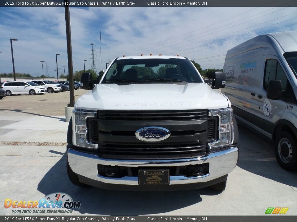 2019 Ford F550 Super Duty XL Regular Cab Chassis White / Earth Gray Photo #2