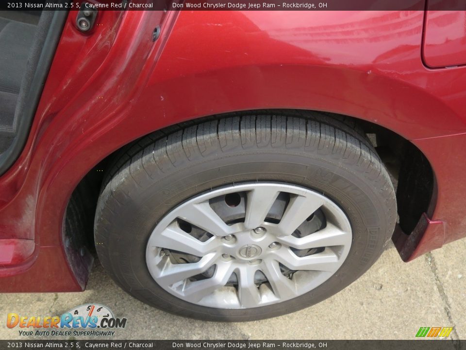 2013 Nissan Altima 2.5 S Cayenne Red / Charcoal Photo #19