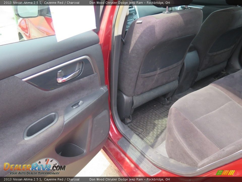 2013 Nissan Altima 2.5 S Cayenne Red / Charcoal Photo #26