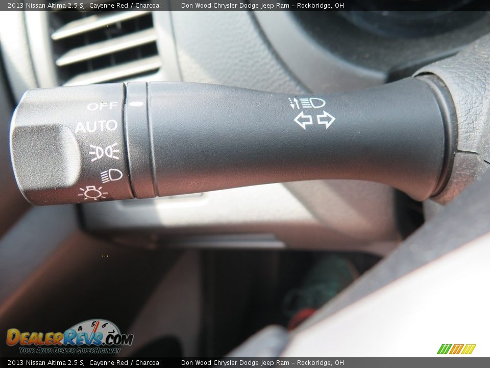 2013 Nissan Altima 2.5 S Cayenne Red / Charcoal Photo #29