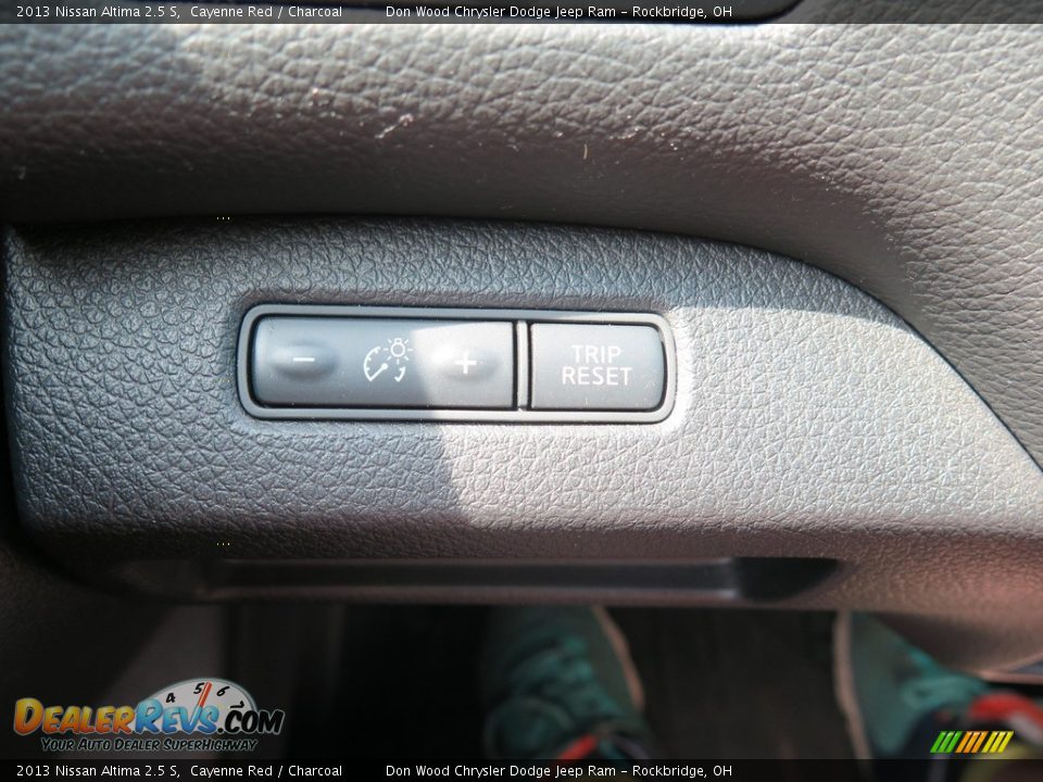 2013 Nissan Altima 2.5 S Cayenne Red / Charcoal Photo #34