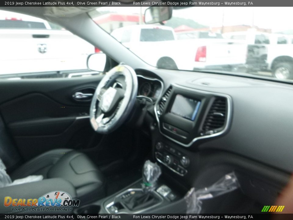 2019 Jeep Cherokee Latitude Plus 4x4 Olive Green Pearl / Black Photo #10