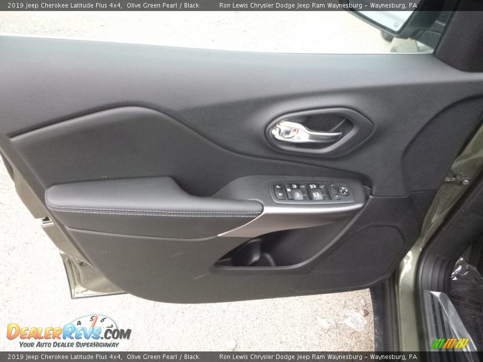 2019 Jeep Cherokee Latitude Plus 4x4 Olive Green Pearl / Black Photo #11