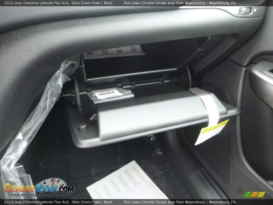 2019 Jeep Cherokee Latitude Plus 4x4 Olive Green Pearl / Black Photo #19