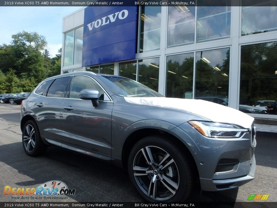 Front 3/4 View of 2019 Volvo XC60 T5 AWD Momentum Photo #1