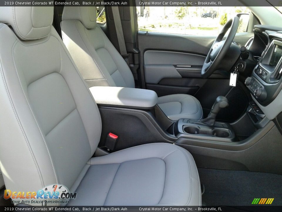Front Seat of 2019 Chevrolet Colorado WT Extended Cab Photo #12