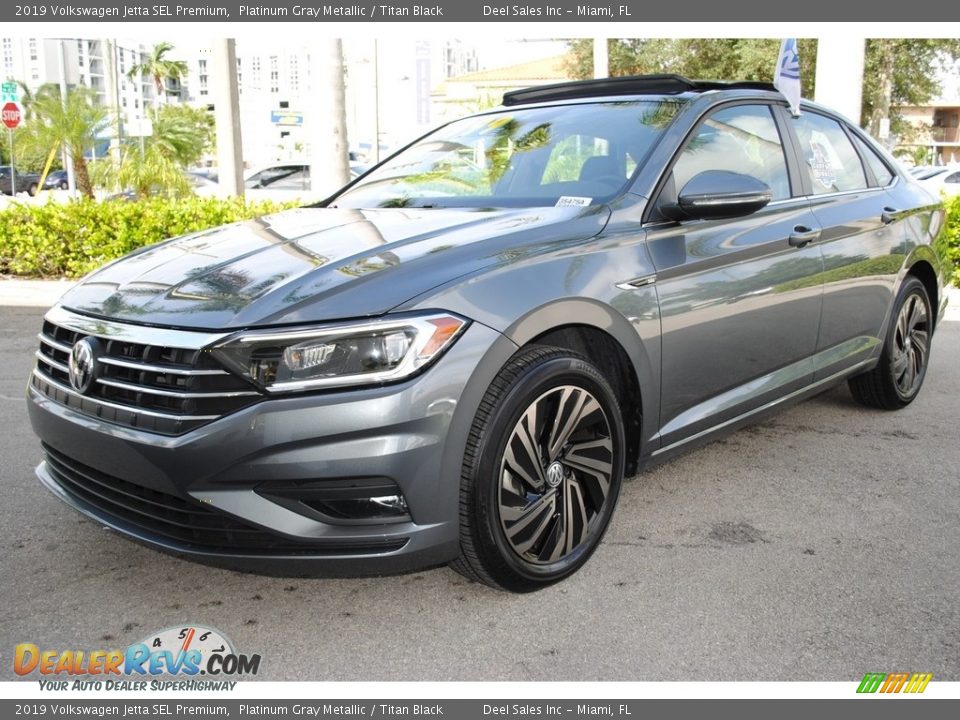 Front 3/4 View of 2019 Volkswagen Jetta SEL Premium Photo #5