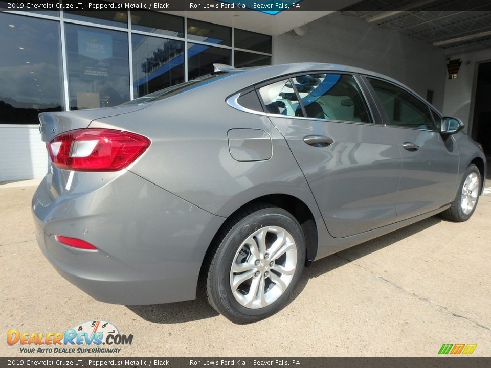 2019 Chevrolet Cruze LT Pepperdust Metallic / Black Photo #2