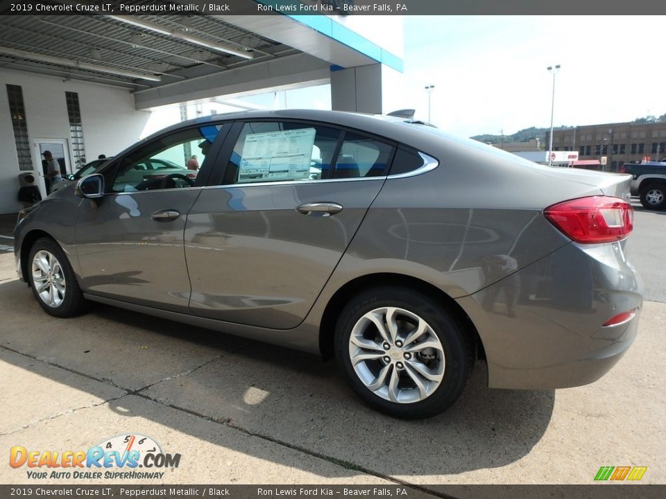 2019 Chevrolet Cruze LT Pepperdust Metallic / Black Photo #4