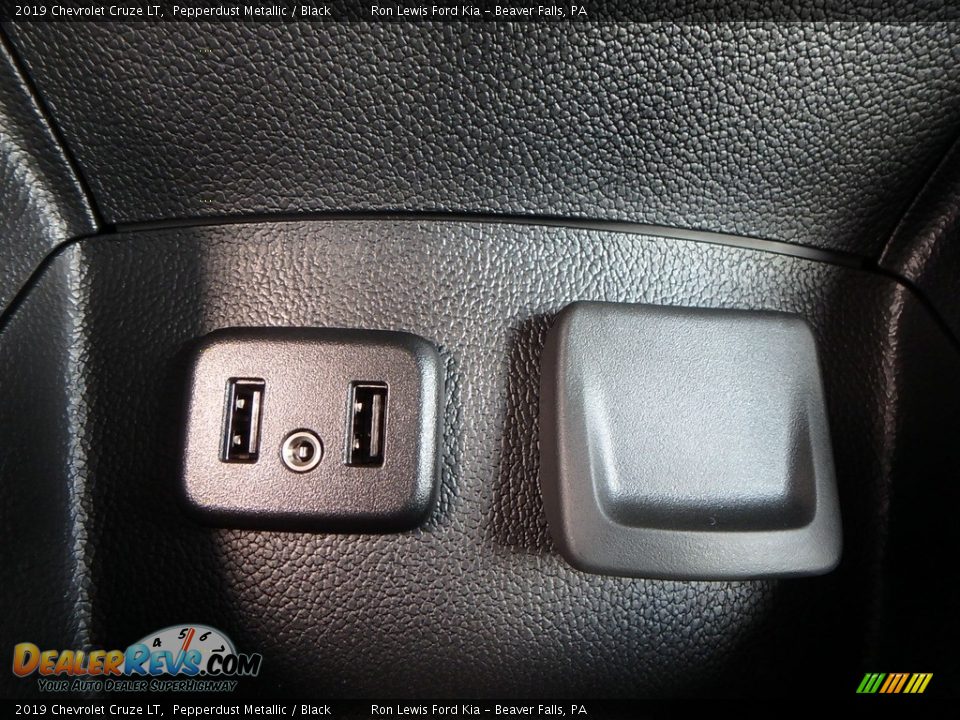2019 Chevrolet Cruze LT Pepperdust Metallic / Black Photo #19
