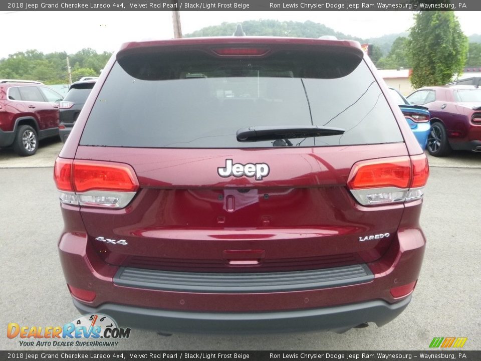 2018 Jeep Grand Cherokee Laredo 4x4 Velvet Red Pearl / Black/Light Frost Beige Photo #4